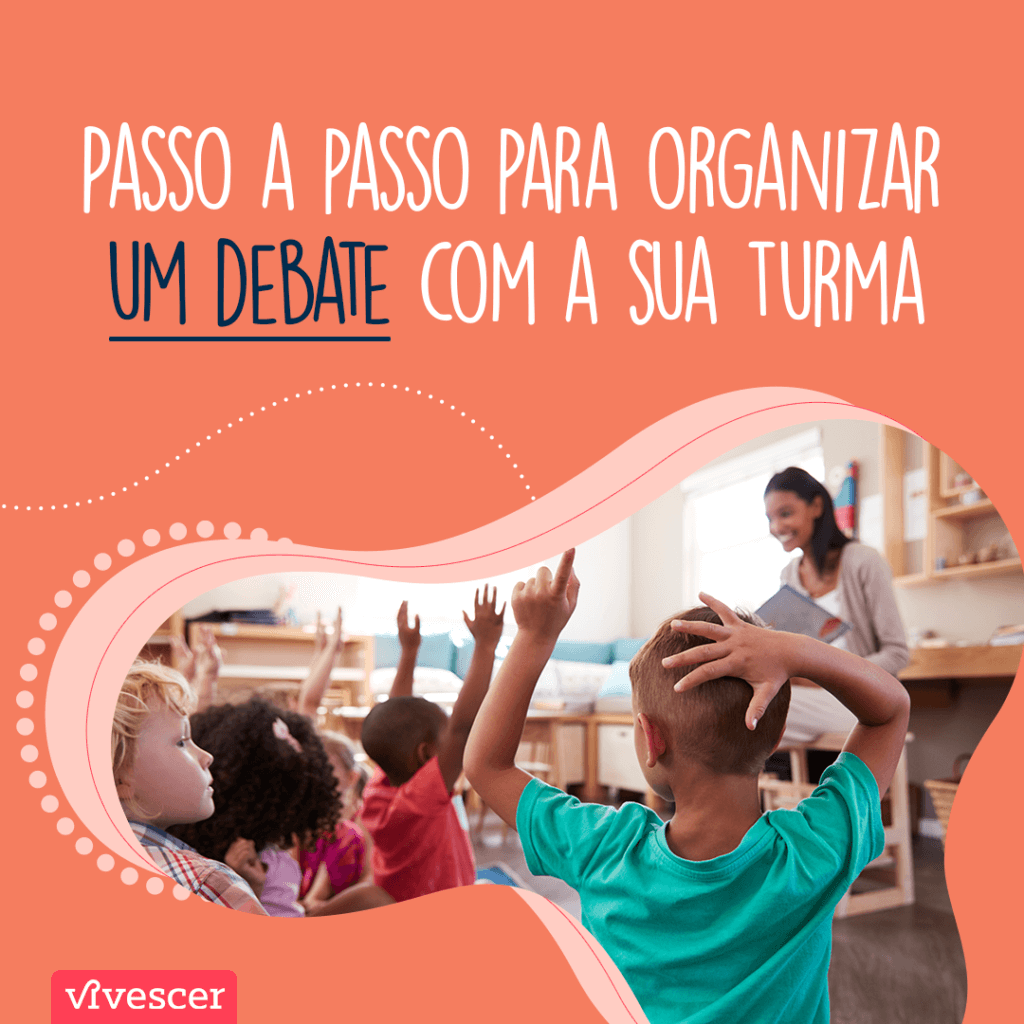 Foto de várias crianças com a mão levantada na sala de aula. A professora sorri para eles enquanto segura um livro. + Texto: 