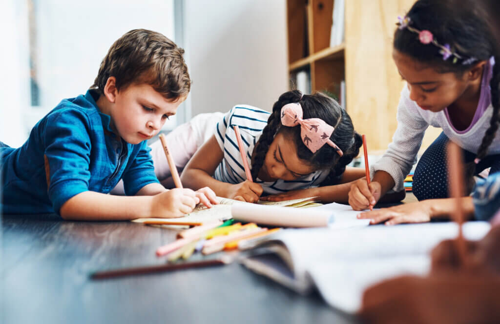 Portfólio de desenhos na Educação Infantil: Alimentando o percurso criador das crianças